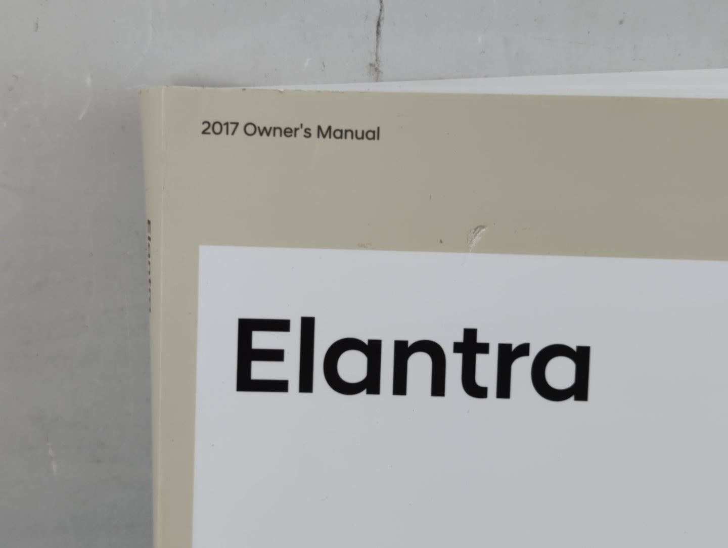 2017 Hyundai Elantra Owners Manual Book Guide P/N:HF3O-EU71M OEM Used Auto Parts - Oemusedautoparts1.com