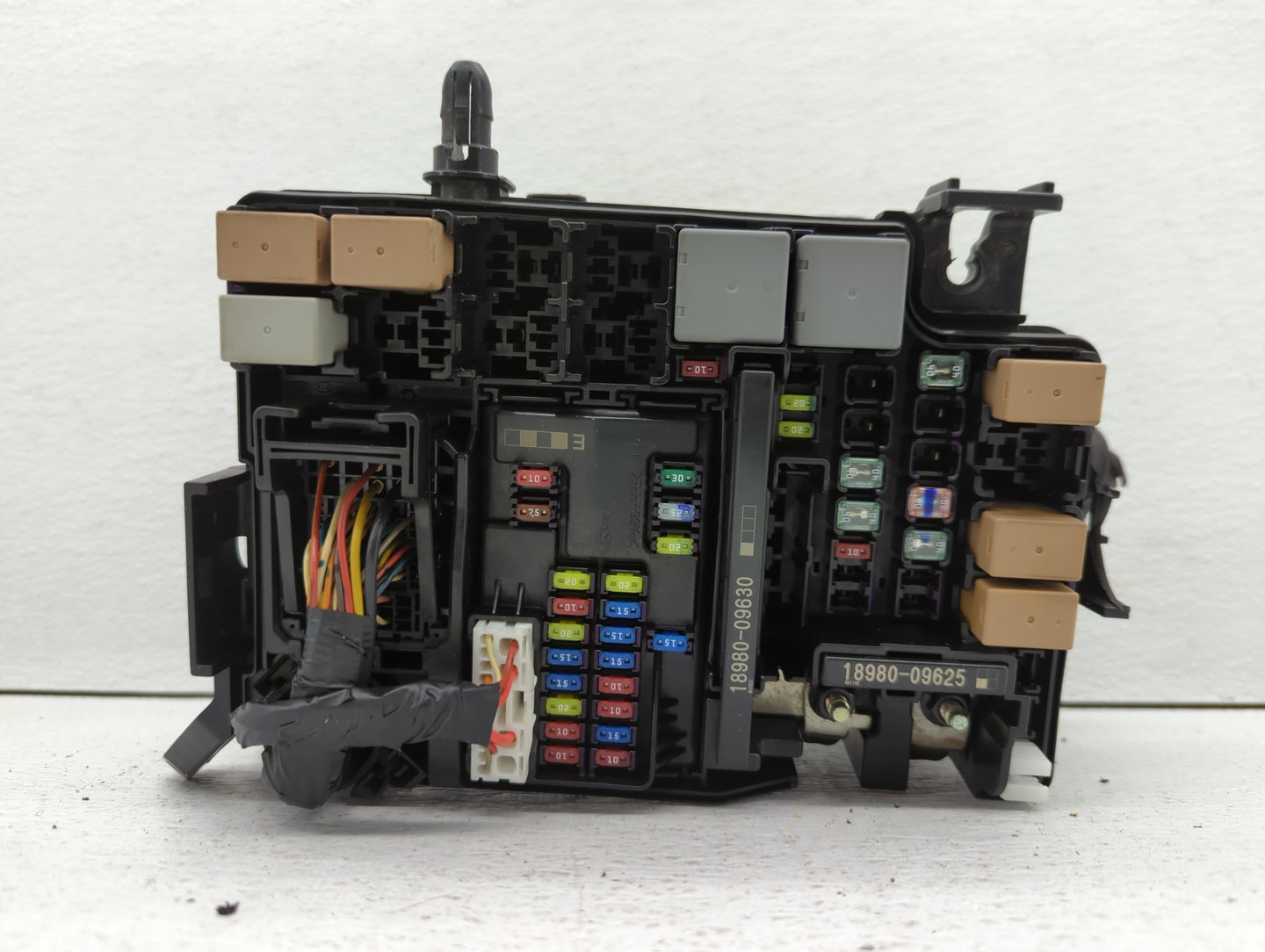 2017 Hyundai Elantra Fusebox Fuse Box Panel Relay Module P/N:91956-F2020 91956-F2021, 91200F3261AA Fits OEM Used Auto Parts 
