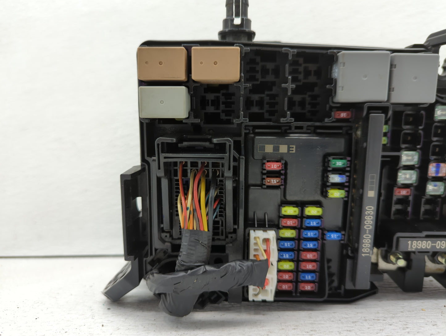 2017 Hyundai Elantra Fusebox Fuse Box Panel Relay Module P/N:91956-F2020 91956-F2021, 91200F3261AA Fits OEM Used Auto Parts 