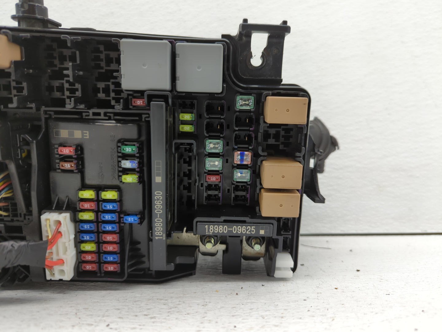 2017 Hyundai Elantra Fusebox Fuse Box Panel Relay Module P/N:91956-F2020 91956-F2021, 91200F3261AA Fits OEM Used Auto Parts 