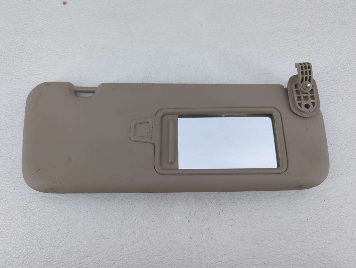 2017-2020 Hyundai Elantra Sun Visor Shade Replacement Passenger Right Mirror Fits Fits 2017 2018 2019 2020 OEM Used Auto Par