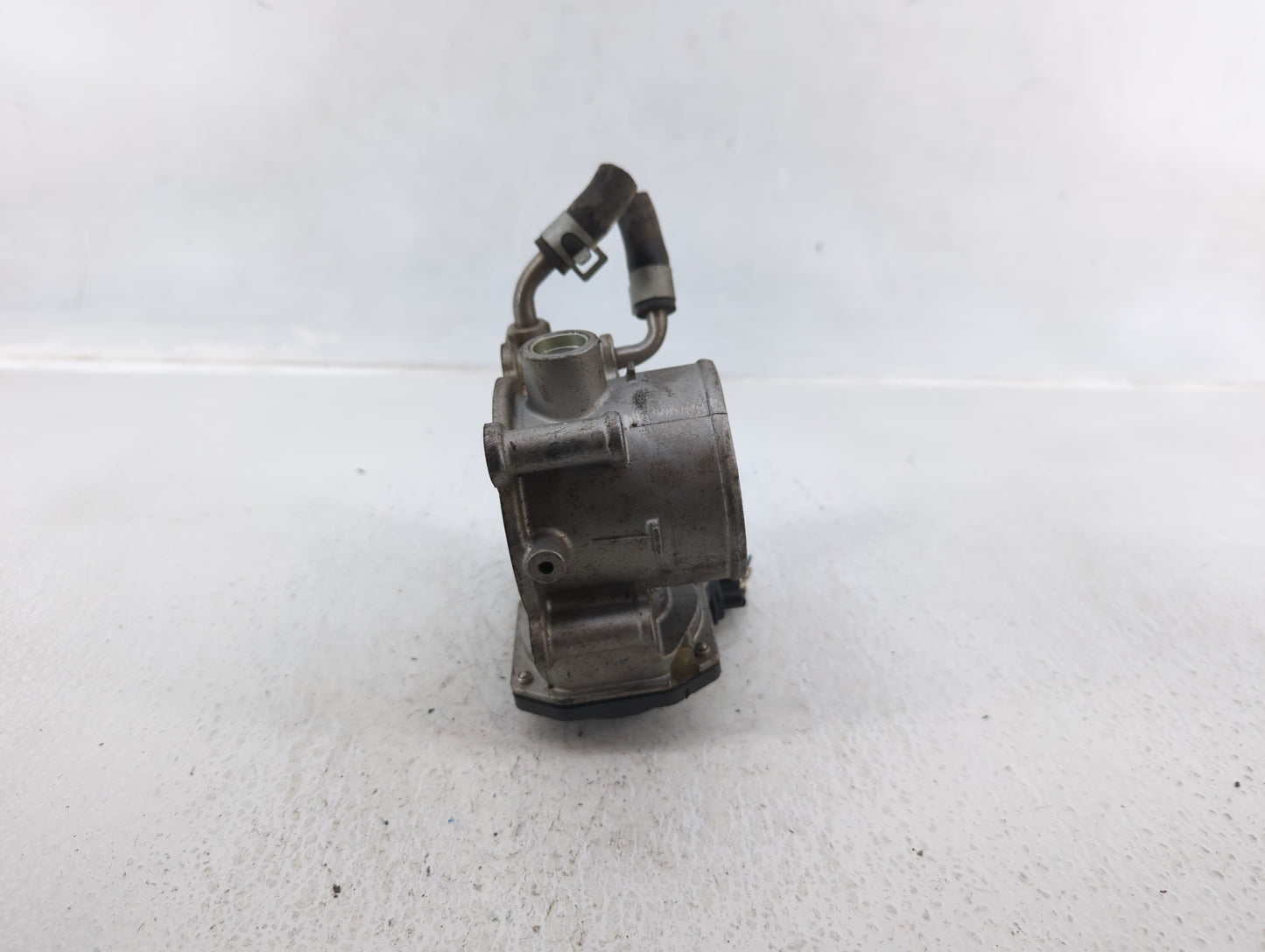 2011-2020 Hyundai Elantra Throttle Body P/N:35100-2E000 Fits Fits 2011 2012 2013 2014 2015 2016 2017 2018 2019 2020 2021 OEM