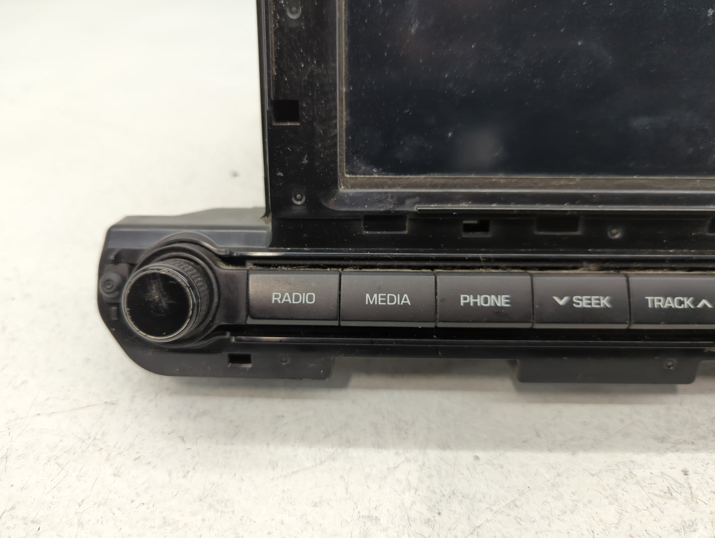 2017-2018 Hyundai Elantra Am Fm Cd Player Radio Receiver - Oemusedautoparts1.com