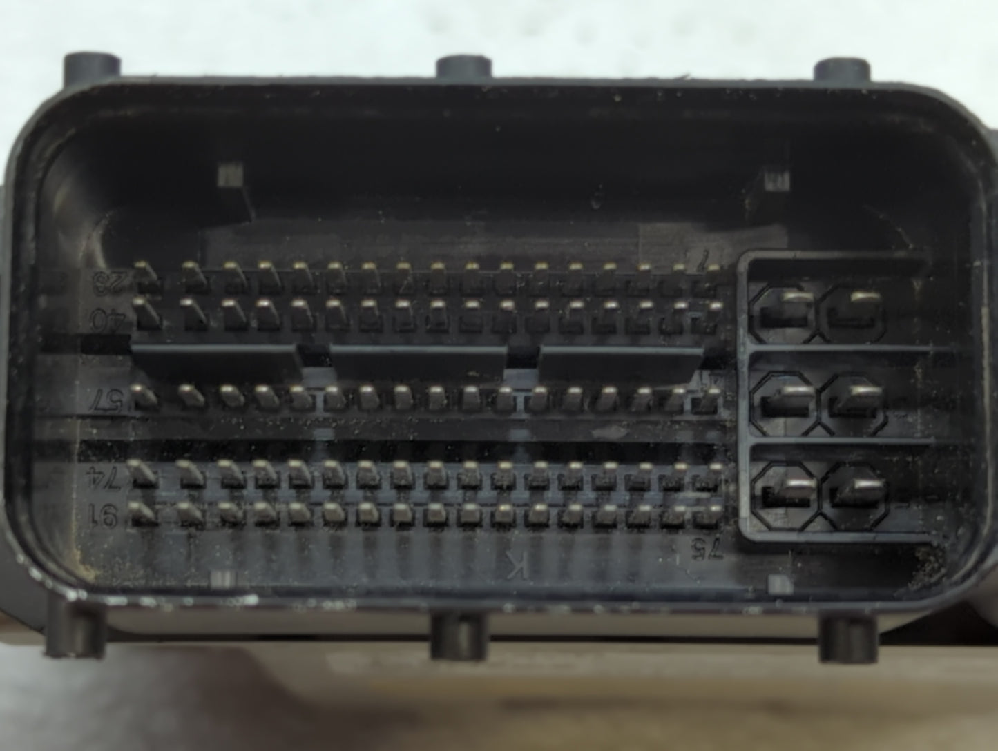2016-2017 Hyundai Elantra PCM Engine Control Computer ECU ECM PCU OEM P/N:39133-2EGB1 Fits Fits 2016 2017 OEM Used Auto Part