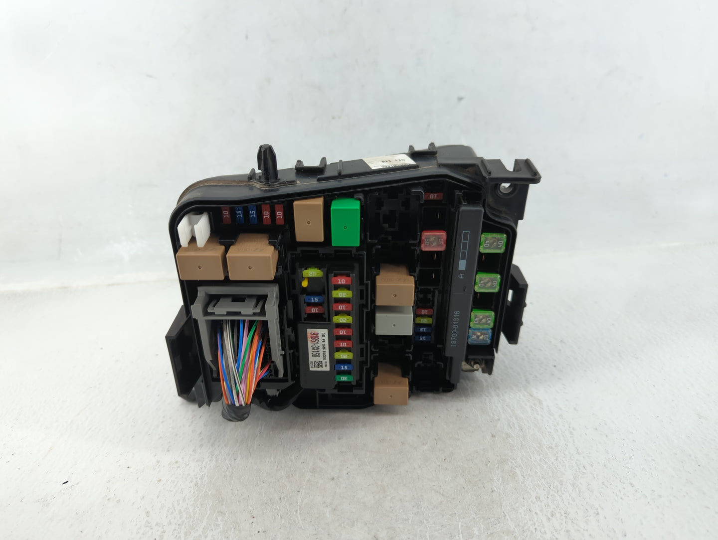 2016-2017 Hyundai Elantra Fusebox Fuse Box Panel Relay Module P/N:91950-F2020 Fits Fits 2016 2017 OEM Used Auto Parts - Oemu