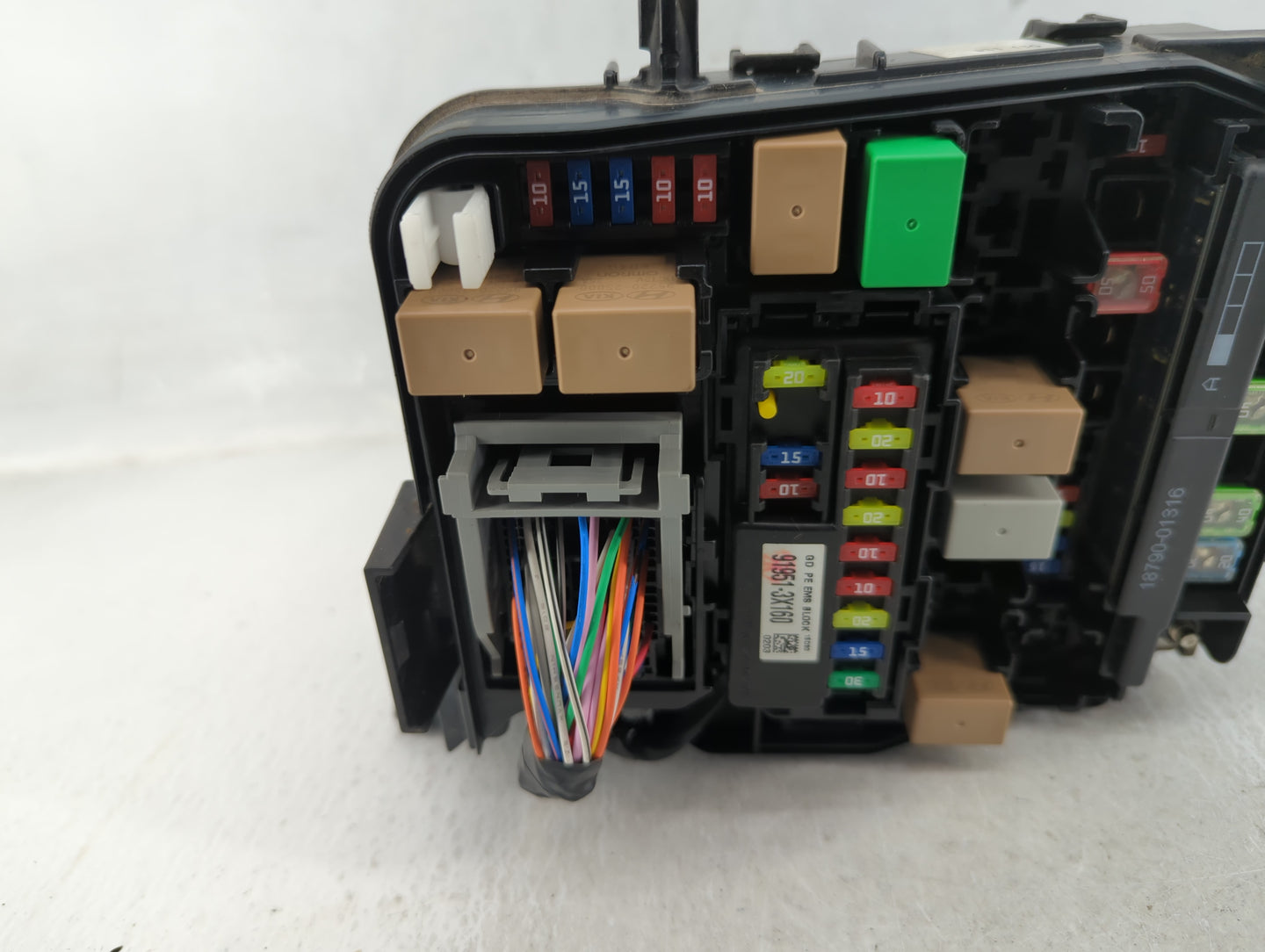 2016-2017 Hyundai Elantra Fusebox Fuse Box Panel Relay Module P/N:91950-F2020 Fits Fits 2016 2017 OEM Used Auto Parts - Oemu
