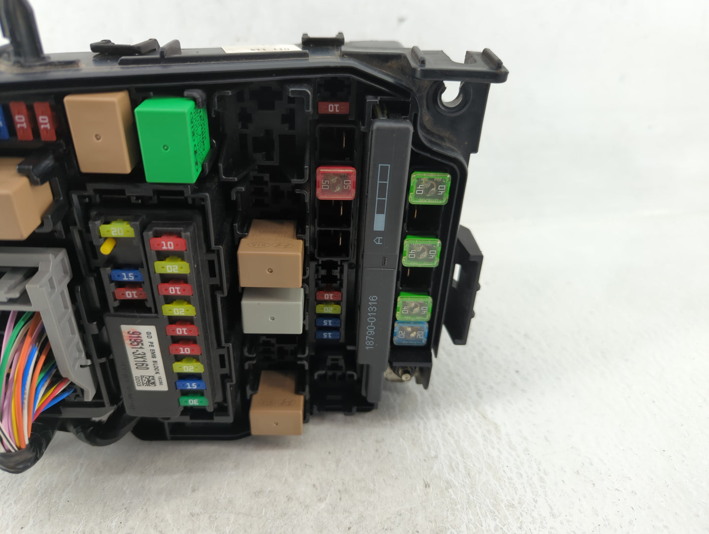 2016-2017 Hyundai Elantra Fusebox Fuse Box Panel Relay Module P/N:91950-F2020 Fits Fits 2016 2017 OEM Used Auto Parts - Oemu