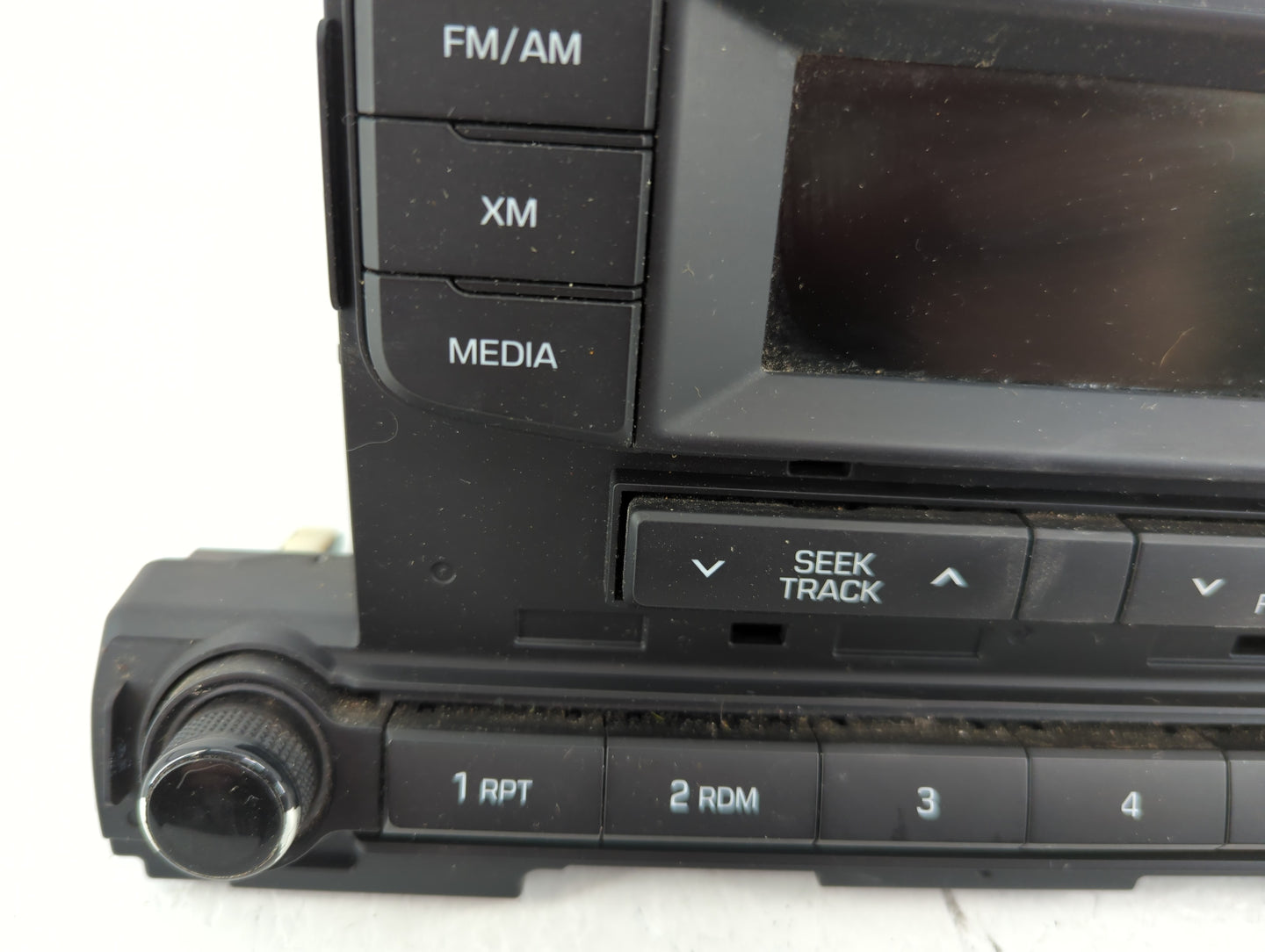 2017-2018 Hyundai Elantra Am Fm Cd Player Radio Receiver - Oemusedautoparts1.com