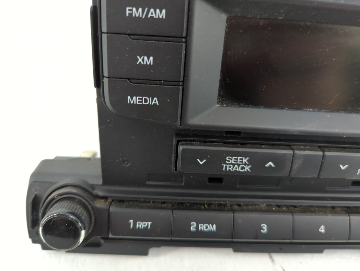 2017-2018 Hyundai Elantra Am Fm Cd Player Radio Receiver 617870 - Oemusedautoparts1.com