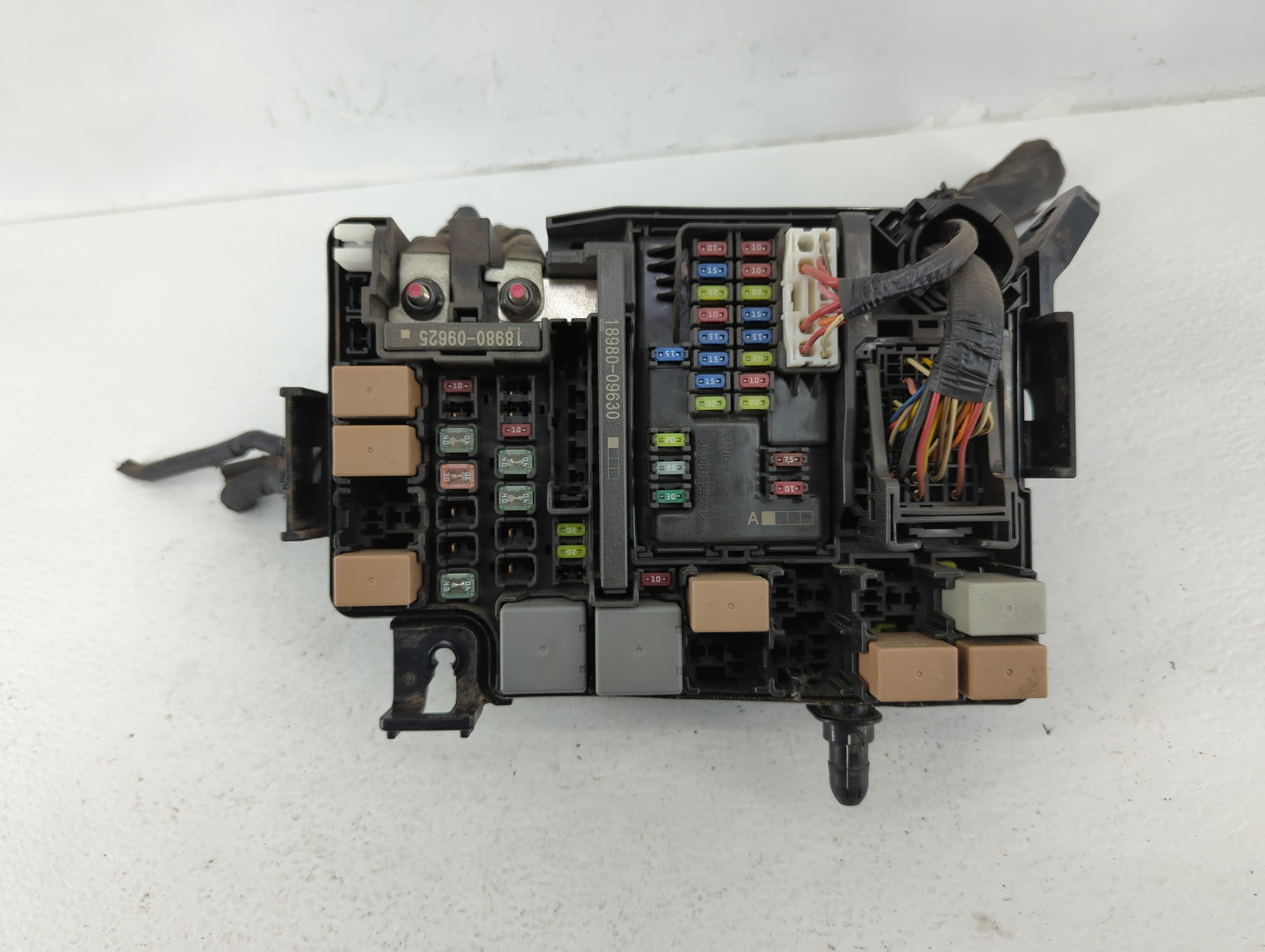 2017 Hyundai Elantra Fusebox Fuse Box Panel Relay Module P/N:91203F2260 Fits OEM Used Auto Parts - Oemusedautoparts1.com