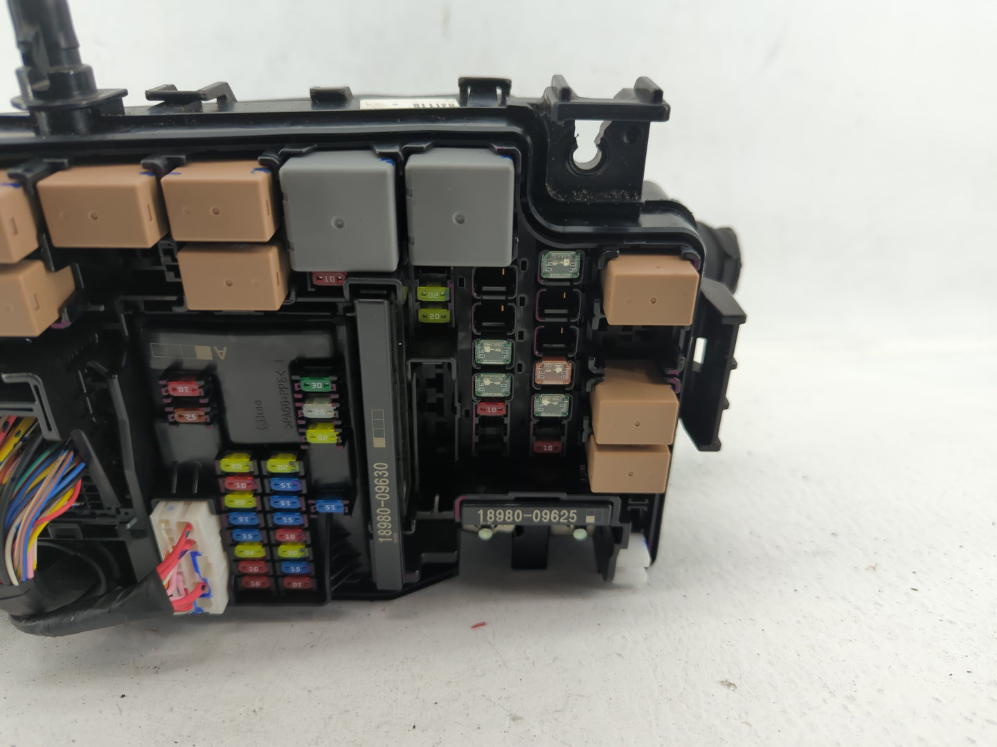 2017 Hyundai Elantra Fusebox Fuse Box Panel Relay Module P/N:91956-F2020 Fits OEM Used Auto Parts - Oemusedautoparts1.com