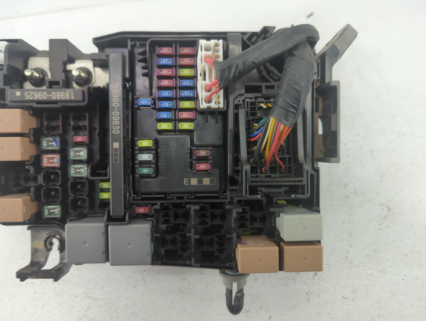 2017 Hyundai Elantra Fusebox Fuse Box Panel Relay Module P/N:91956-F2021 Fits OEM Used Auto Parts - Oemusedautoparts1.com