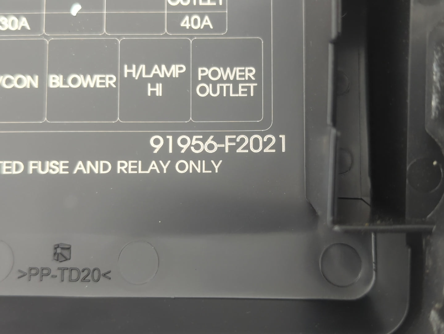 2017 Hyundai Elantra Fusebox Fuse Box Panel Relay Module P/N:91956-F2021 Fits OEM Used Auto Parts - Oemusedautoparts1.com