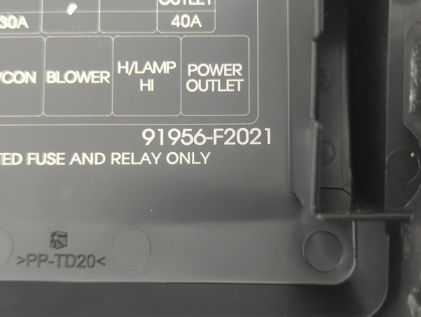 2017 Hyundai Elantra Fusebox Fuse Box Panel Relay Module P/N:91956-F2021 Fits OEM Used Auto Parts - Oemusedautoparts1.com