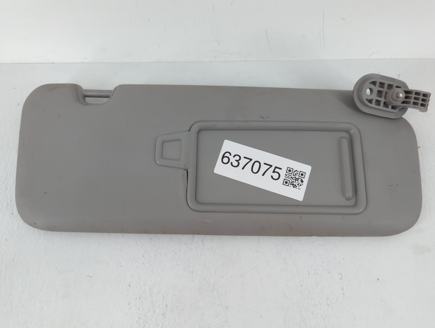 2017-2020 Hyundai Elantra Sun Visor Shade Replacement Passenger Right Mirror Fits Fits 2017 2018 2019 2020 OEM Used Auto Par
