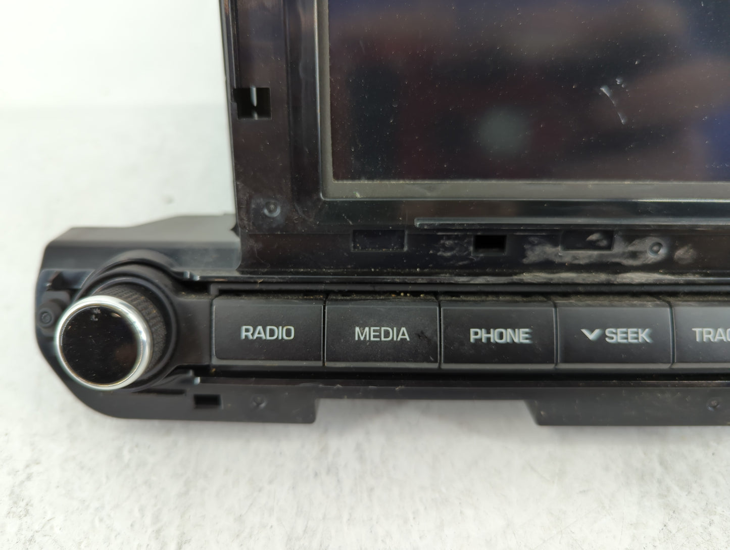 2017-2018 Hyundai Elantra Am Fm Cd Player Radio Receiver - Oemusedautoparts1.com