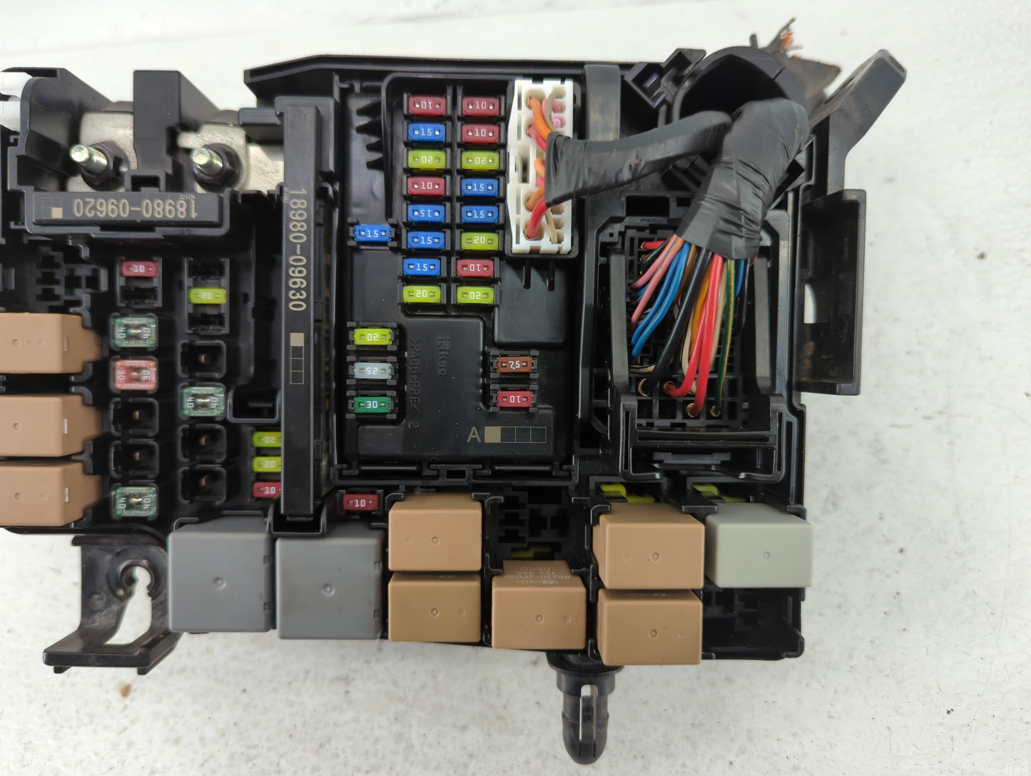 2017 Hyundai Elantra Fusebox Fuse Box Panel Relay Module P/N:91203 F2030B Fits OEM Used Auto Parts - Oemusedautoparts1.com
