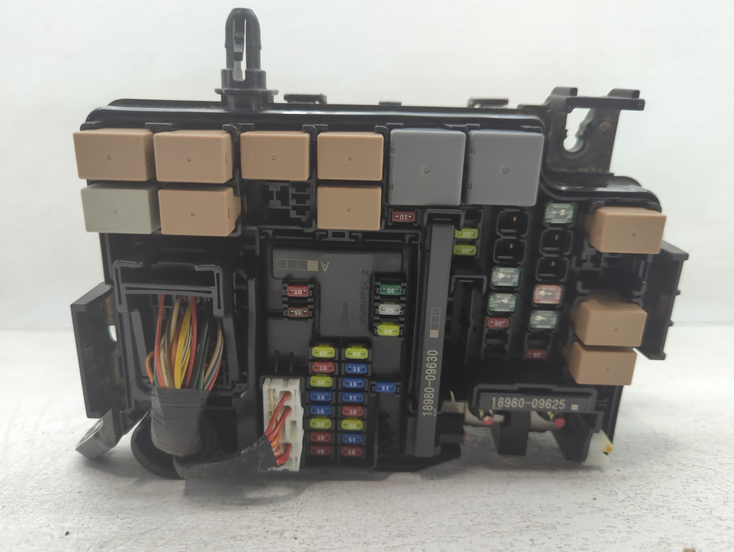 2017 Hyundai Elantra Fusebox Fuse Box Panel Relay Module P/N:91203 F2140 Fits OEM Used Auto Parts - Oemusedautoparts1.com
