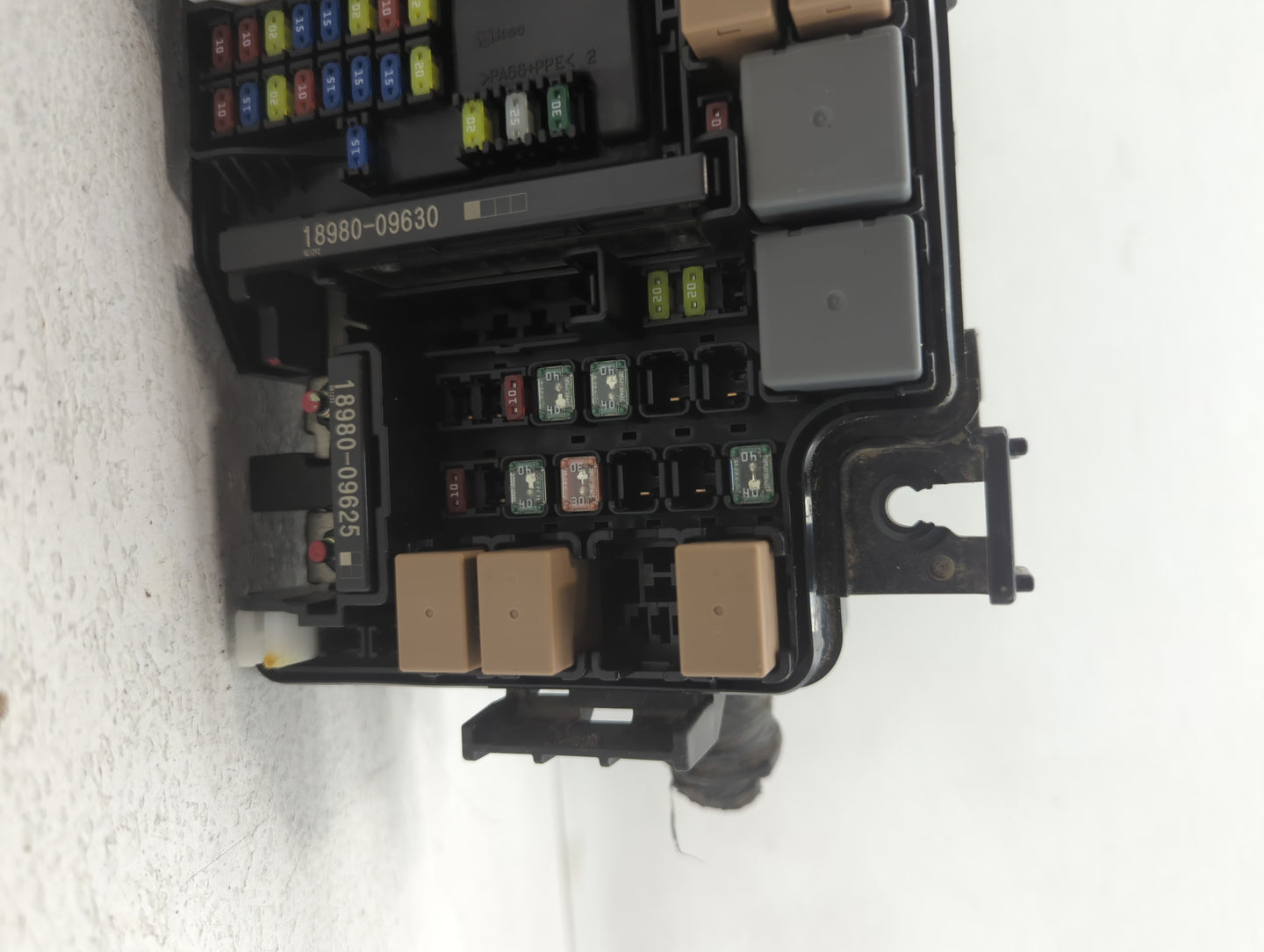 2017 Hyundai Elantra Fusebox Fuse Box Panel Relay Module P/N:91203 F2140 Fits OEM Used Auto Parts - Oemusedautoparts1.com