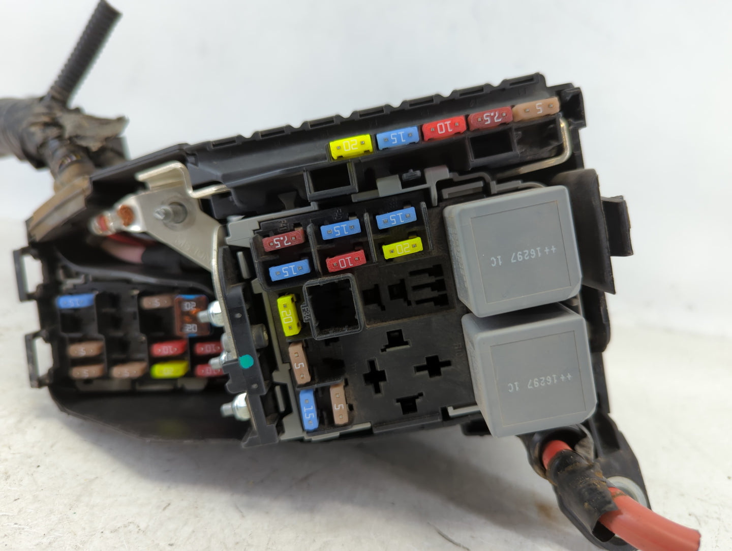 2017 Hyundai Elantra Fusebox Fuse Box Panel Relay Module P/N:30644652 6G9T-14A076-L Fits OEM Used Auto Parts - Oemusedautopa