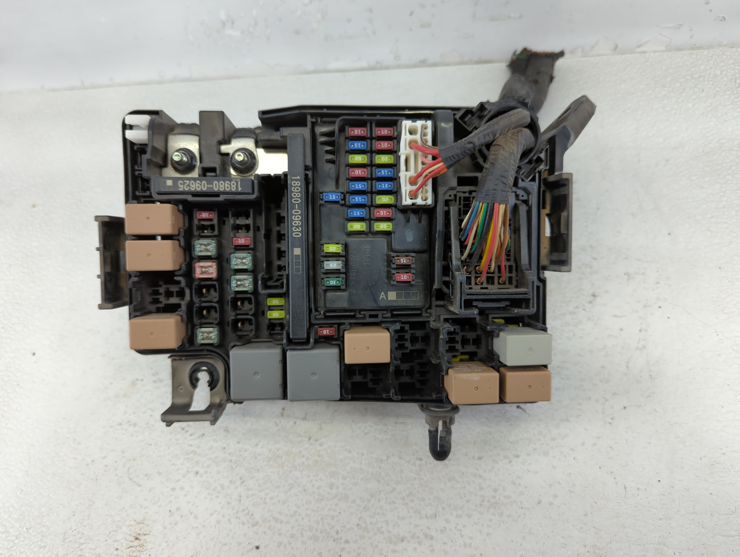 2017 Hyundai Elantra Fusebox Fuse Box Panel Relay Module P/N:91203 F2260 Fits OEM Used Auto Parts - Oemusedautoparts1.com