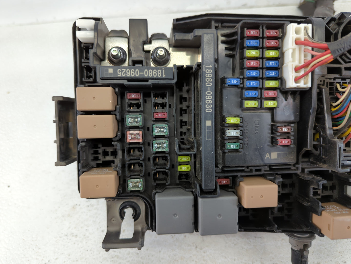 2017 Hyundai Elantra Fusebox Fuse Box Panel Relay Module P/N:91203 F2260 Fits OEM Used Auto Parts - Oemusedautoparts1.com