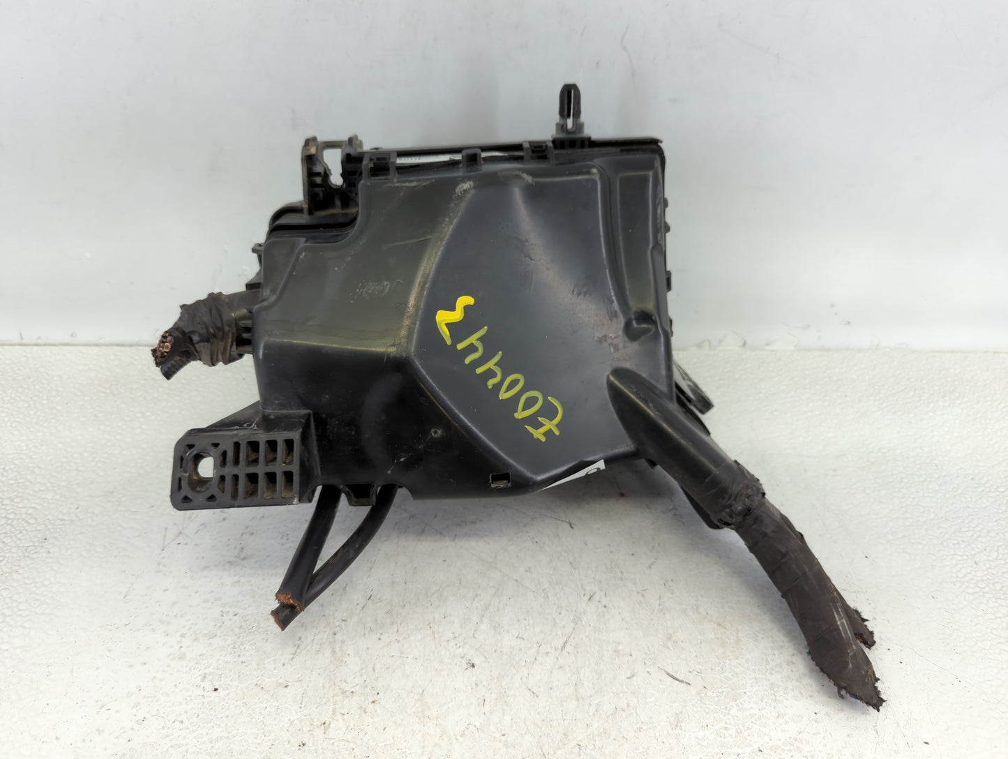 2017 Hyundai Elantra Fusebox Fuse Box Panel Relay Module P/N:91203 F2260 Fits OEM Used Auto Parts - Oemusedautoparts1.com