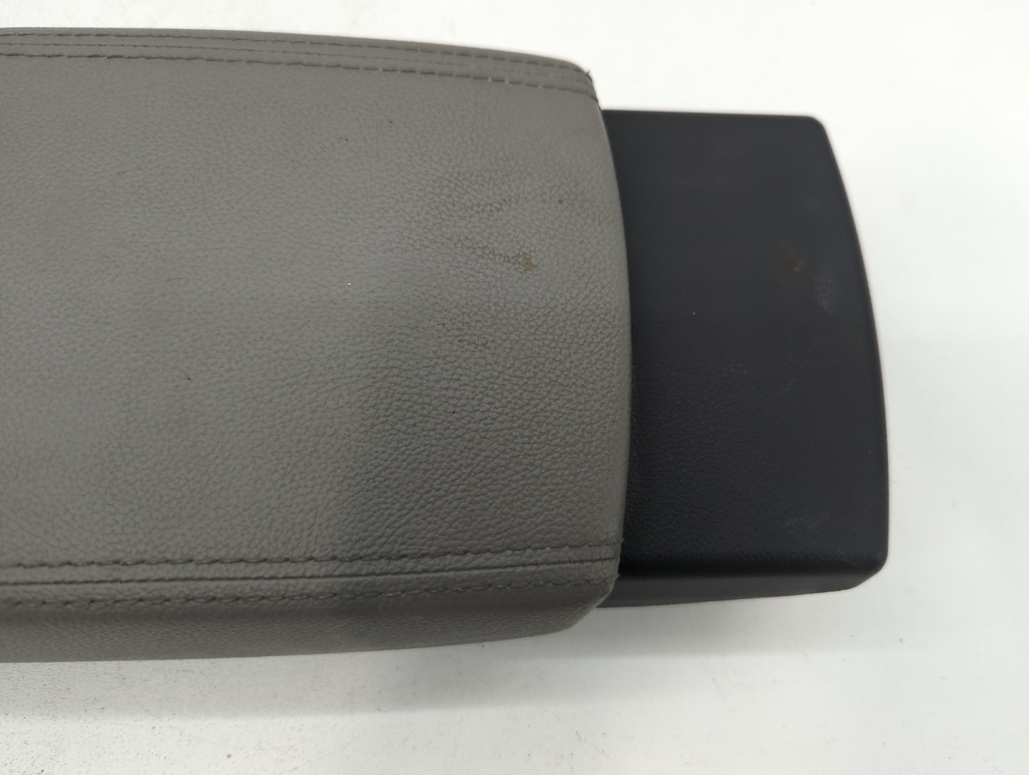 Hyundai Elantra Center Console Armrest Cover Lid - Oemusedautoparts1.com