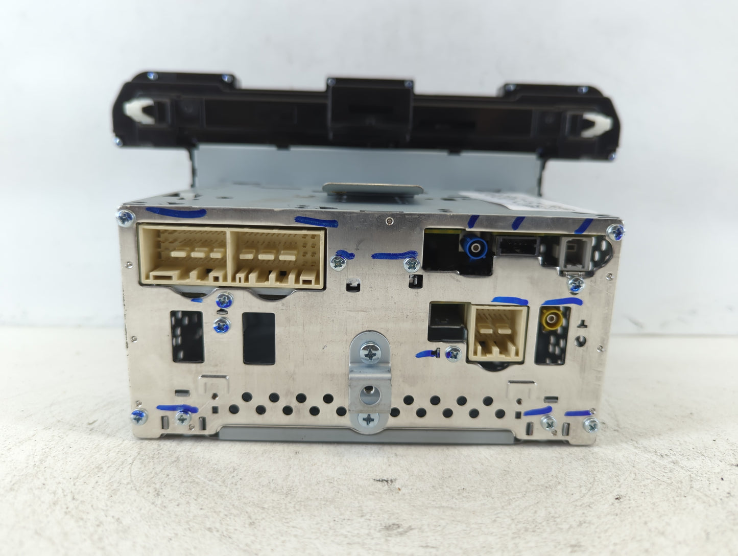 2017-2018 Hyundai Elantra Am Fm Cd Player Radio Receiver - Oemusedautoparts1.com