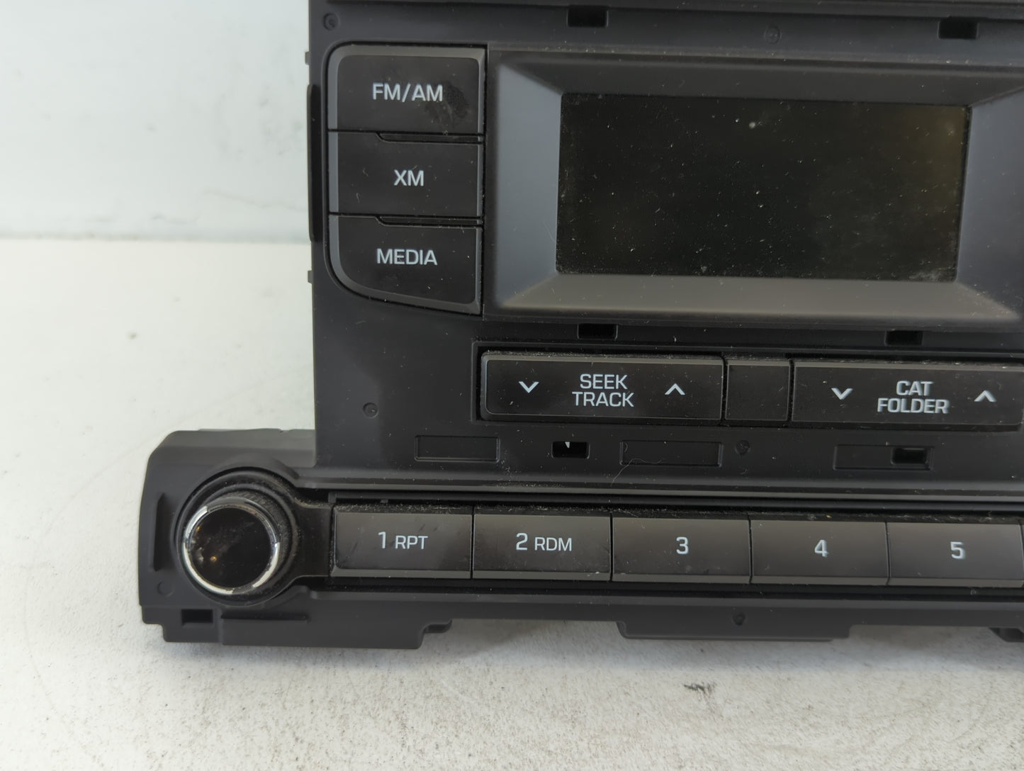 2017-2018 Hyundai Elantra Am Fm Cd Player Radio Receiver - Oemusedautoparts1.com
