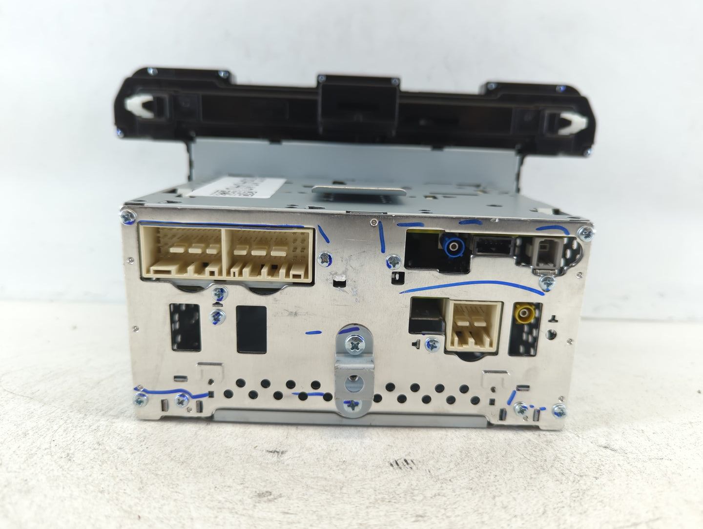 2017-2018 Hyundai Elantra Am Fm Cd Player Radio Receiver - Oemusedautoparts1.com