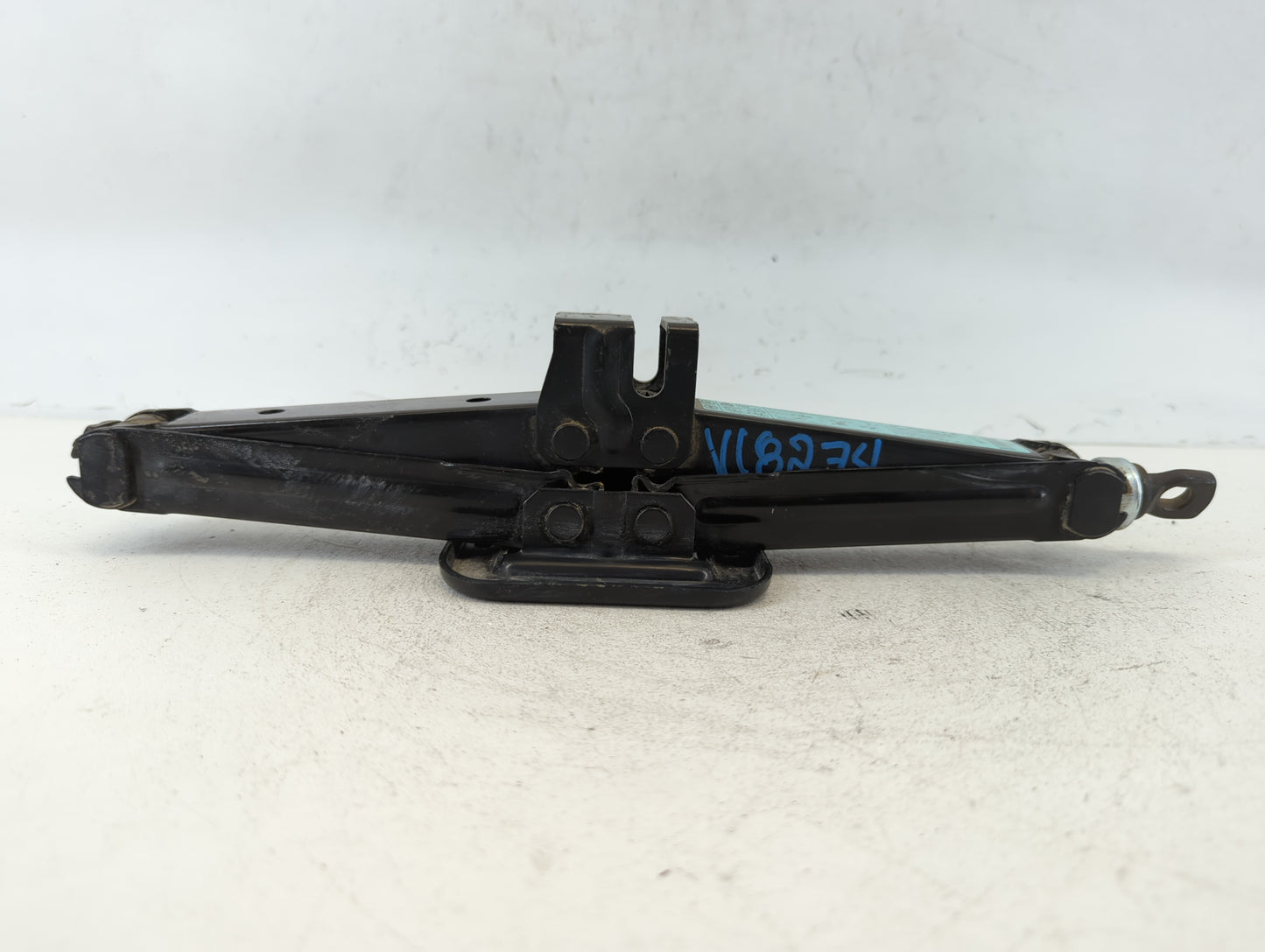 2017 Hyundai Elantra Spare Scissor Car Jack - Oemusedautoparts1.com