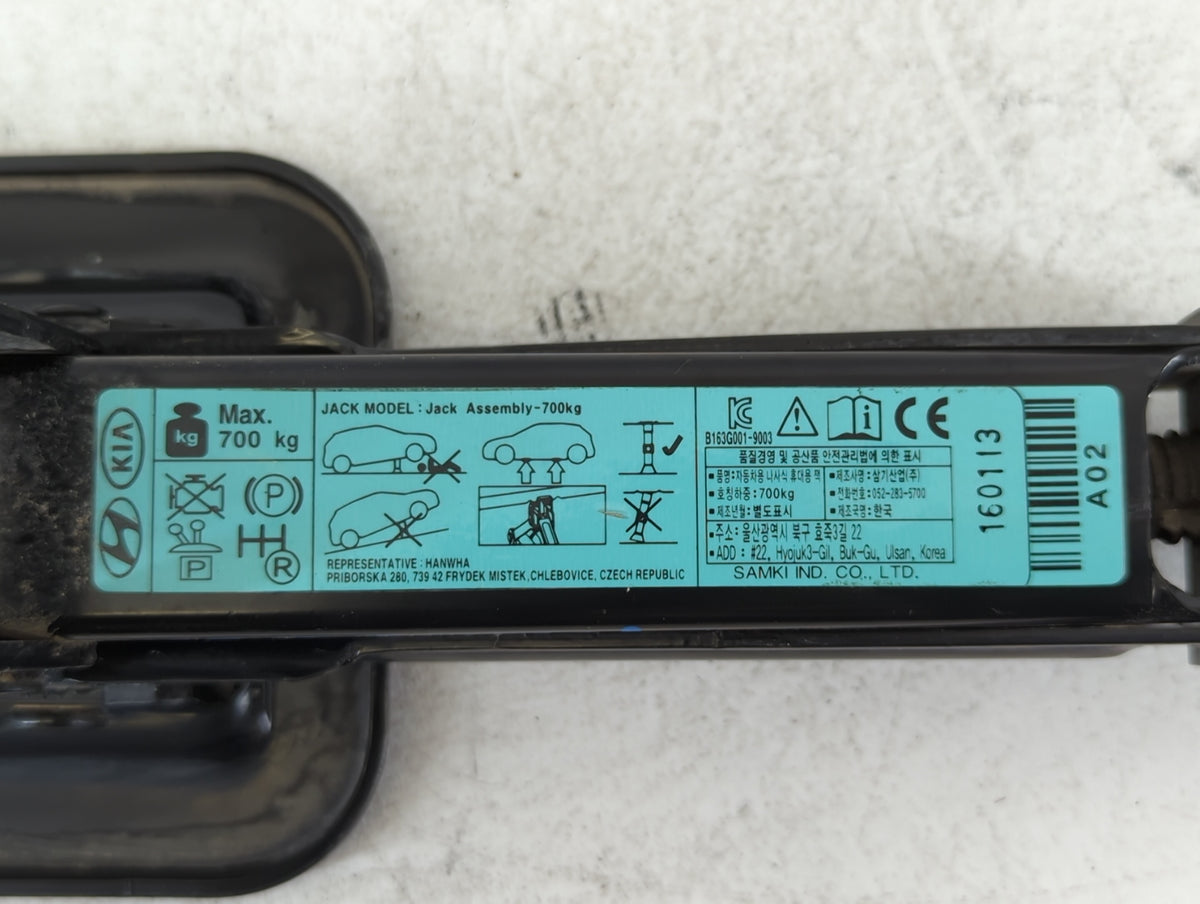 2017 Hyundai Elantra Spare Scissor Car Jack 664208 - Oemusedautoparts1.com