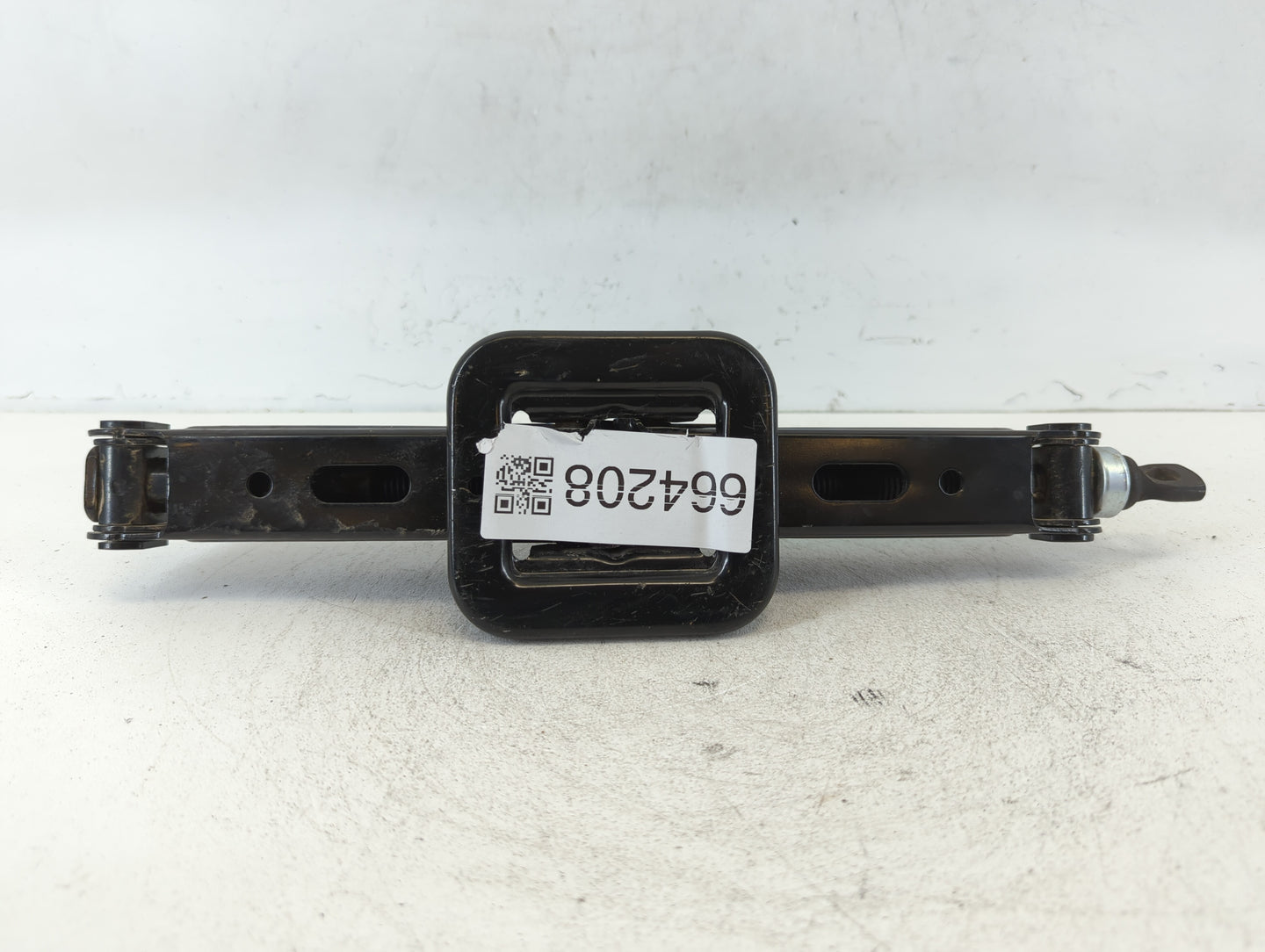 2017 Hyundai Elantra Spare Scissor Car Jack 664208 - Oemusedautoparts1.com