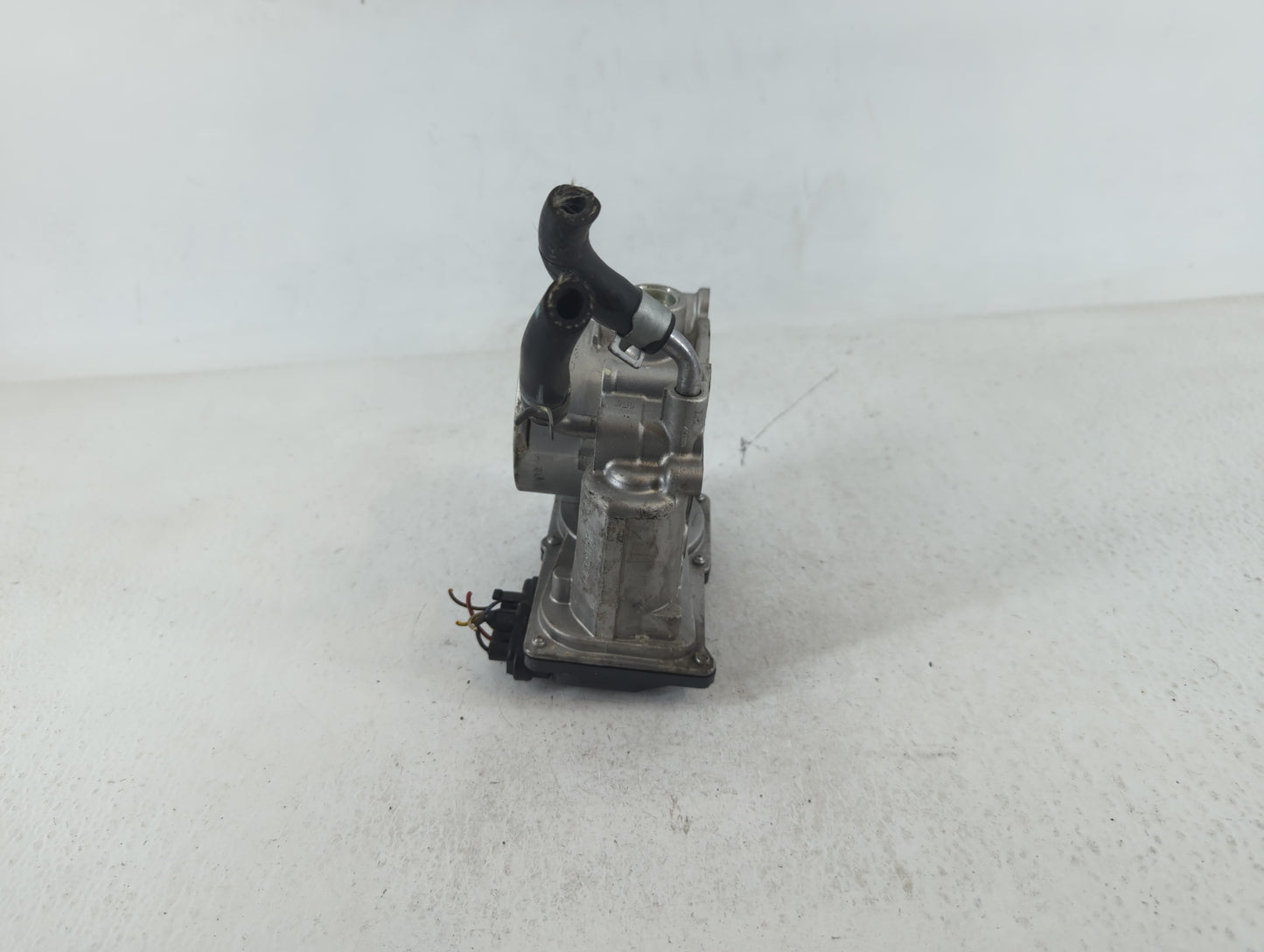 2011-2020 Hyundai Elantra Throttle Body P/N:5323 05T10 35100-2E000 Fits OEM Used Auto Parts - Oemusedautoparts1.com