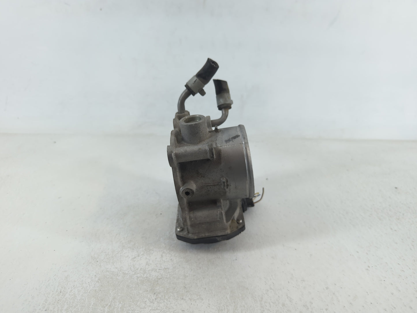 2011-2020 Hyundai Elantra Throttle Body P/N:35100-2E000 Fits Fits 2011 2012 2013 2014 2015 2016 2017 2018 2019 2020 2021 OEM