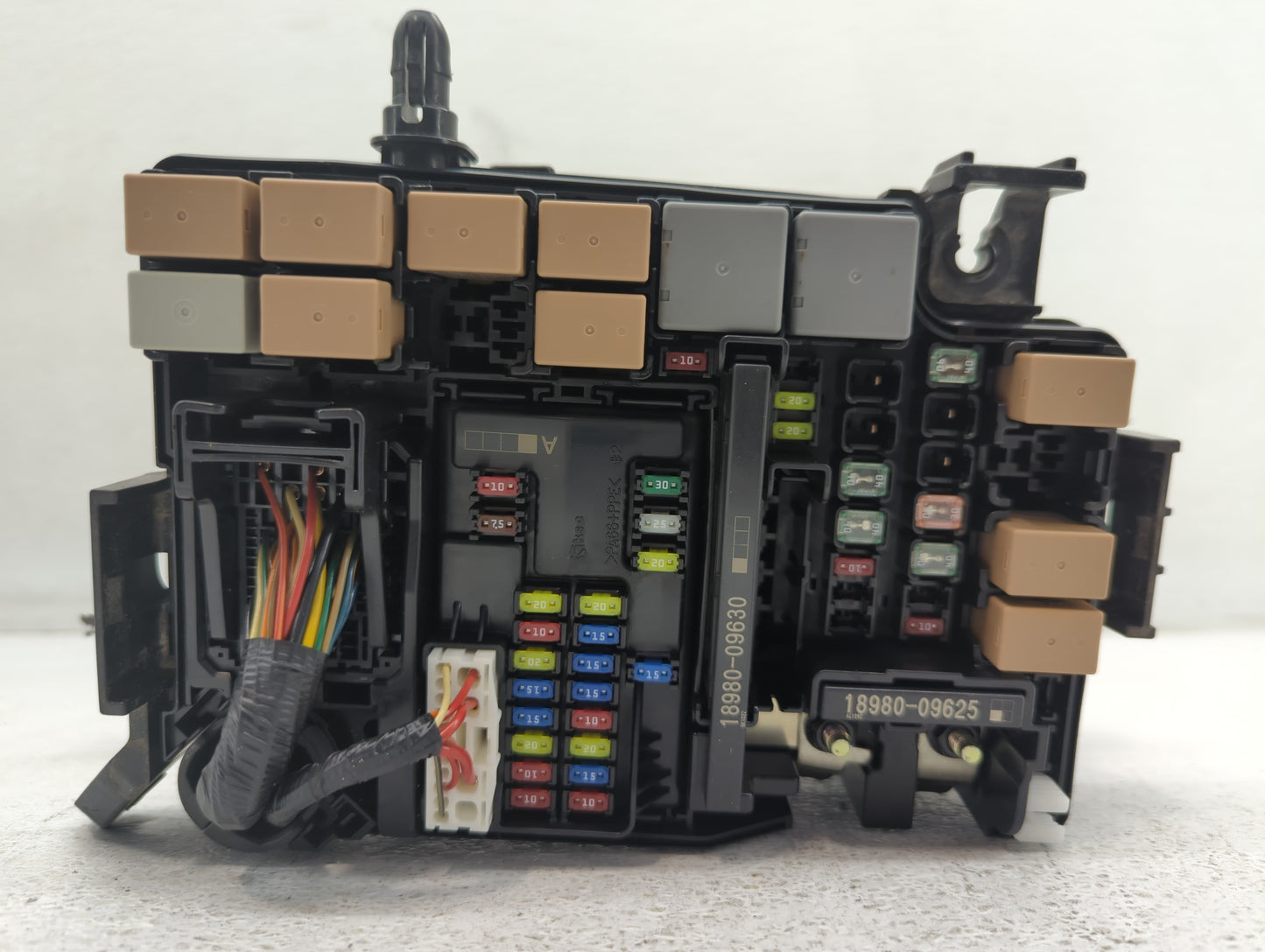 2017 Hyundai Elantra Fusebox Fuse Box Panel Relay Module P/N:91203 F2140 Fits OEM Used Auto Parts - Oemusedautoparts1.com