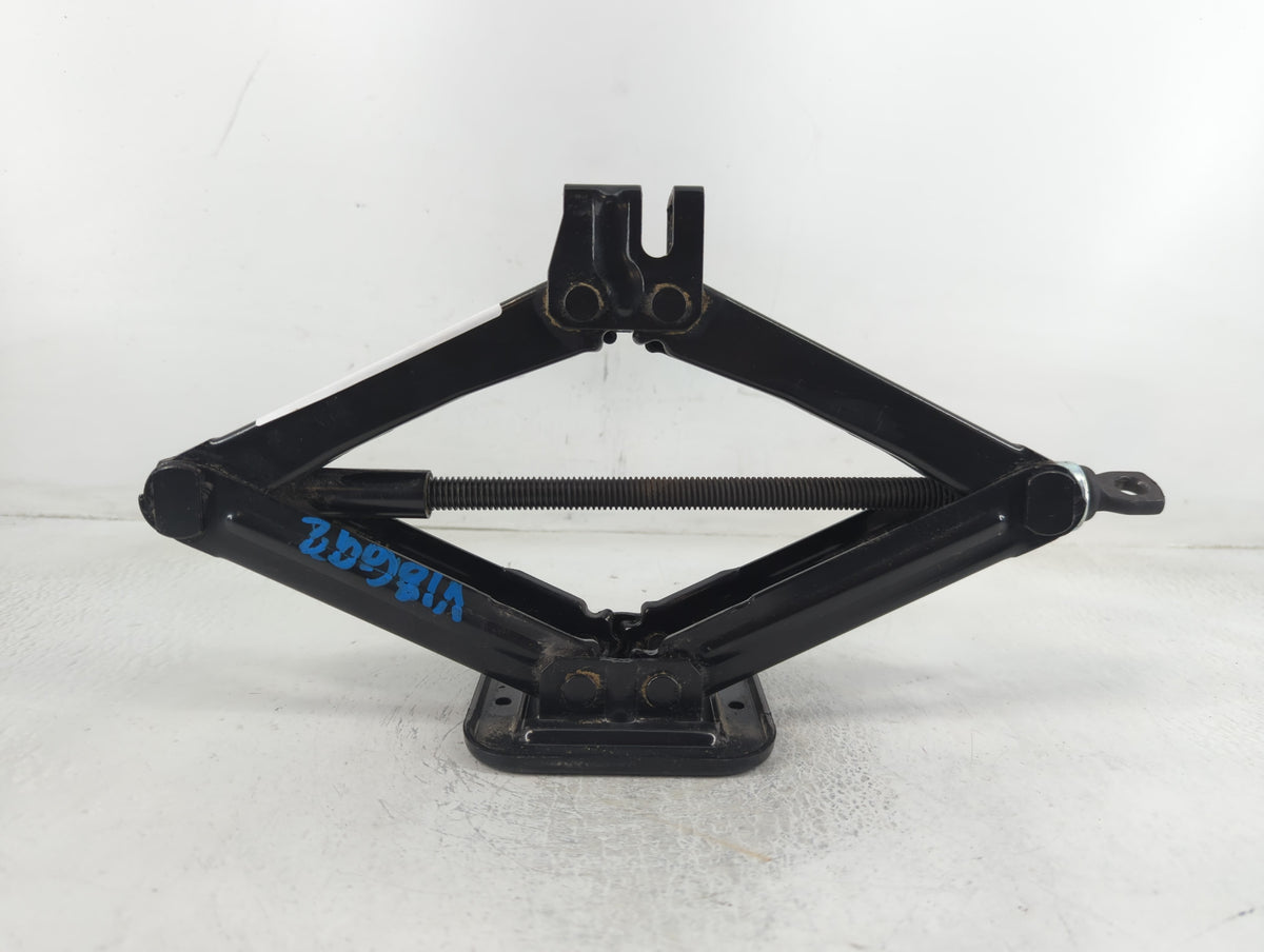 2017 Hyundai Elantra Spare Scissor Car Jack 683645 - Oemusedautoparts1.com