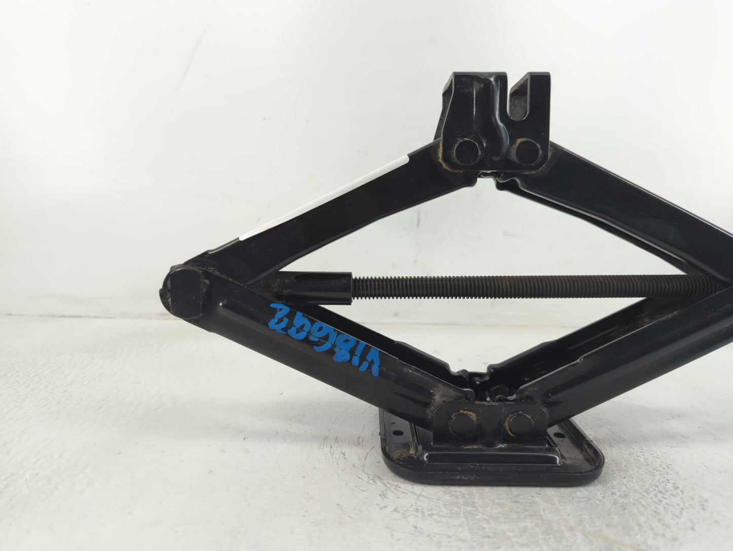 2017 Hyundai Elantra Spare Scissor Car Jack 683645 - Oemusedautoparts1.com