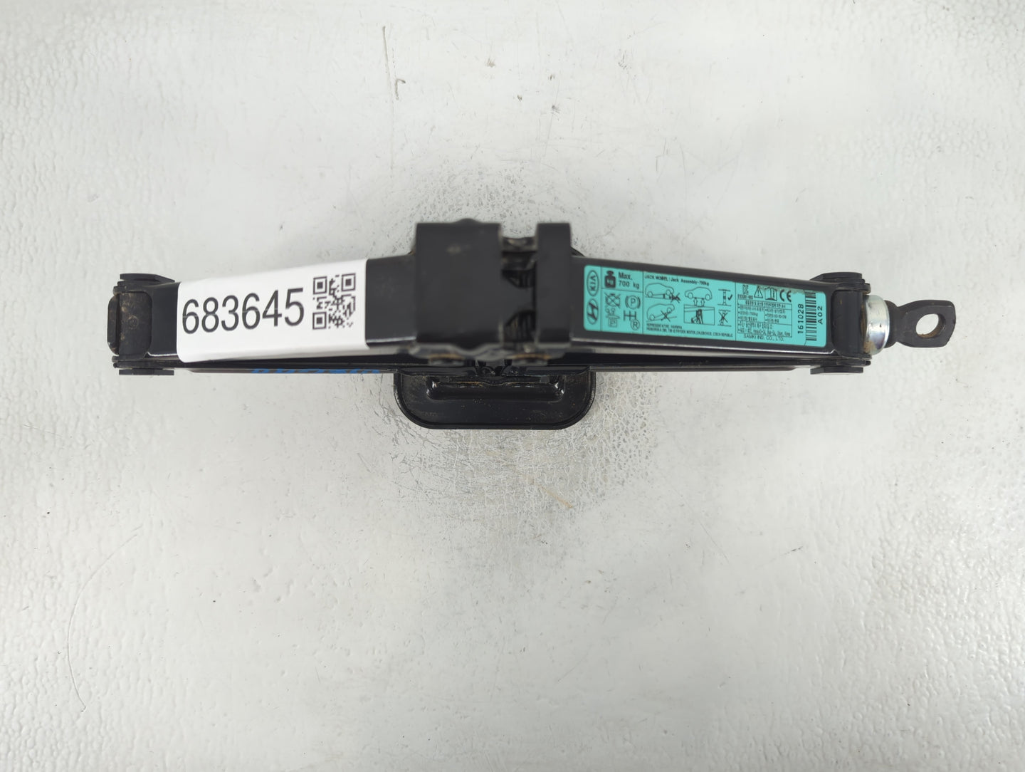 2017 Hyundai Elantra Spare Scissor Car Jack 683645 - Oemusedautoparts1.com