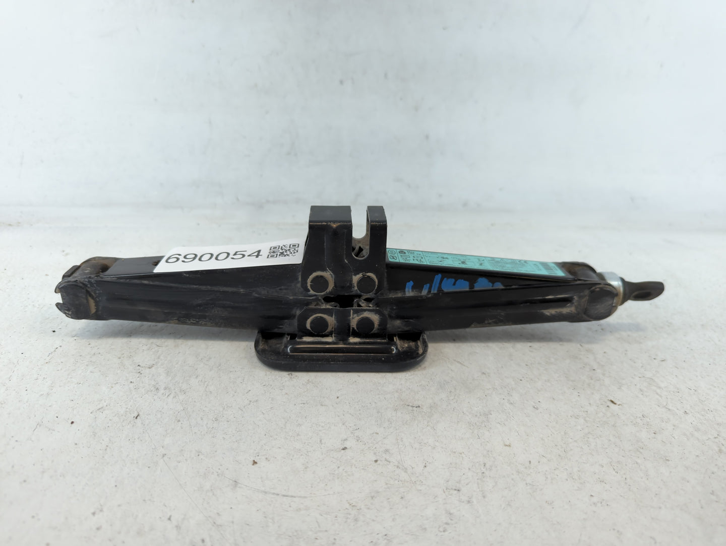 2017 Hyundai Elantra Spare Scissor Car Jack - Oemusedautoparts1.com