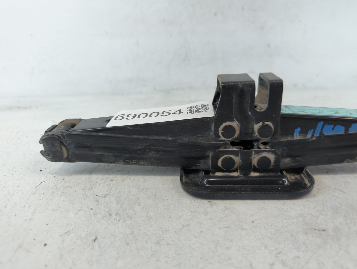 2017 Hyundai Elantra Spare Scissor Car Jack 690054 - Oemusedautoparts1.com