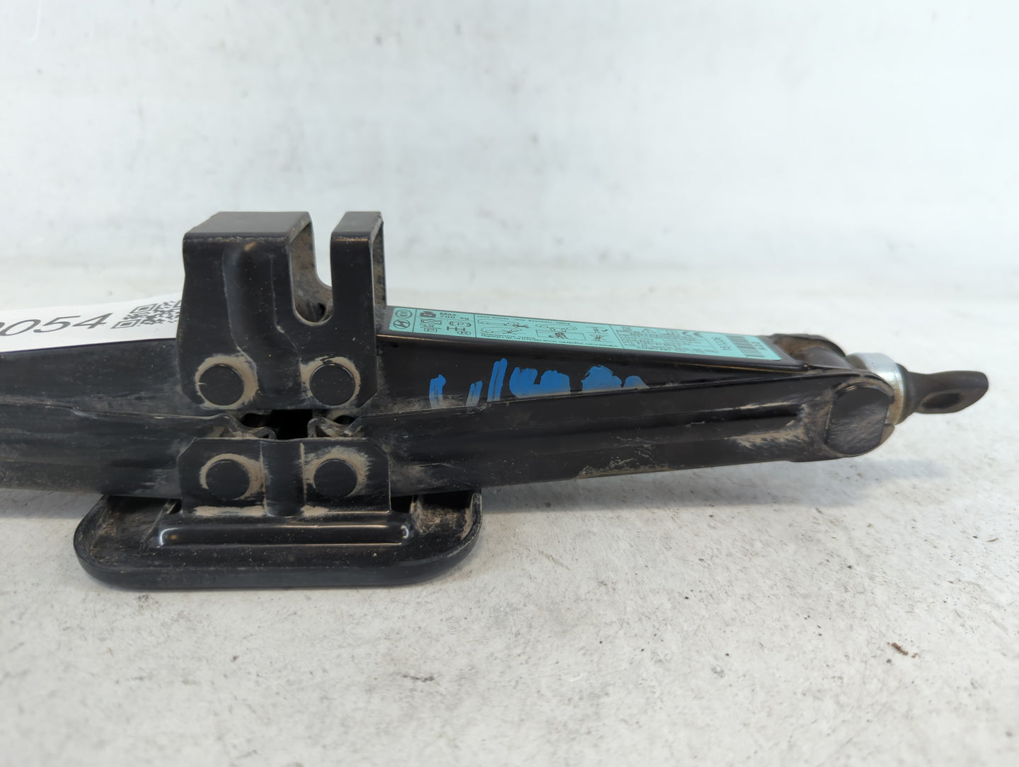 2017 Hyundai Elantra Spare Scissor Car Jack 690054 - Oemusedautoparts1.com