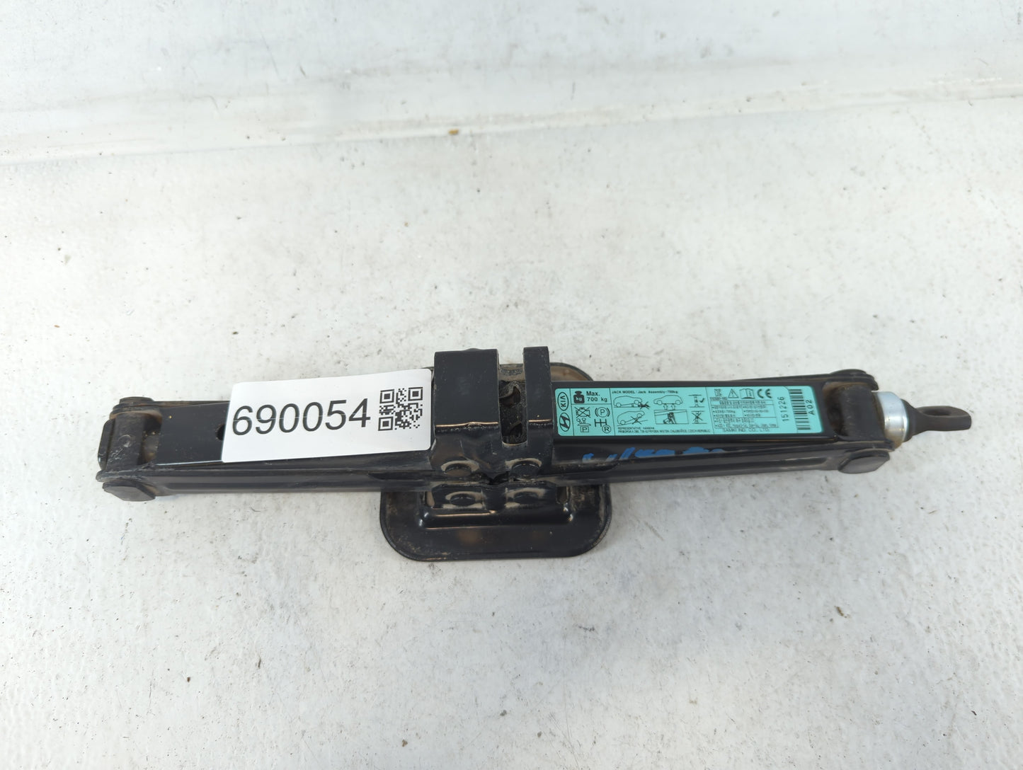 2017 Hyundai Elantra Spare Scissor Car Jack - Oemusedautoparts1.com