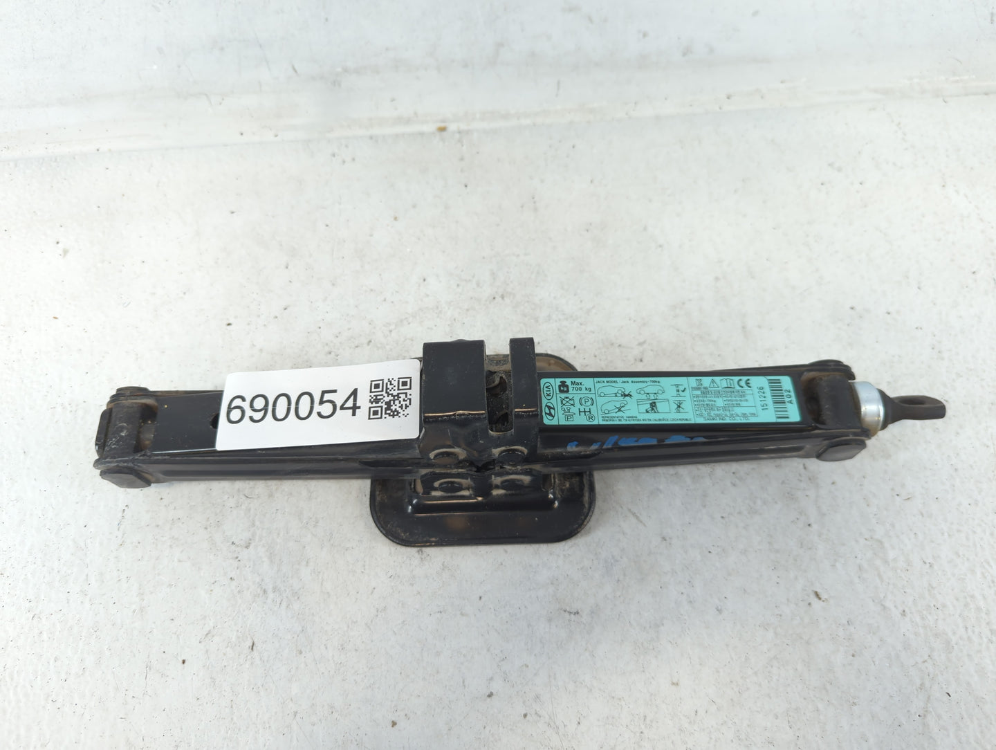 2017 Hyundai Elantra Spare Scissor Car Jack 690054 - Oemusedautoparts1.com