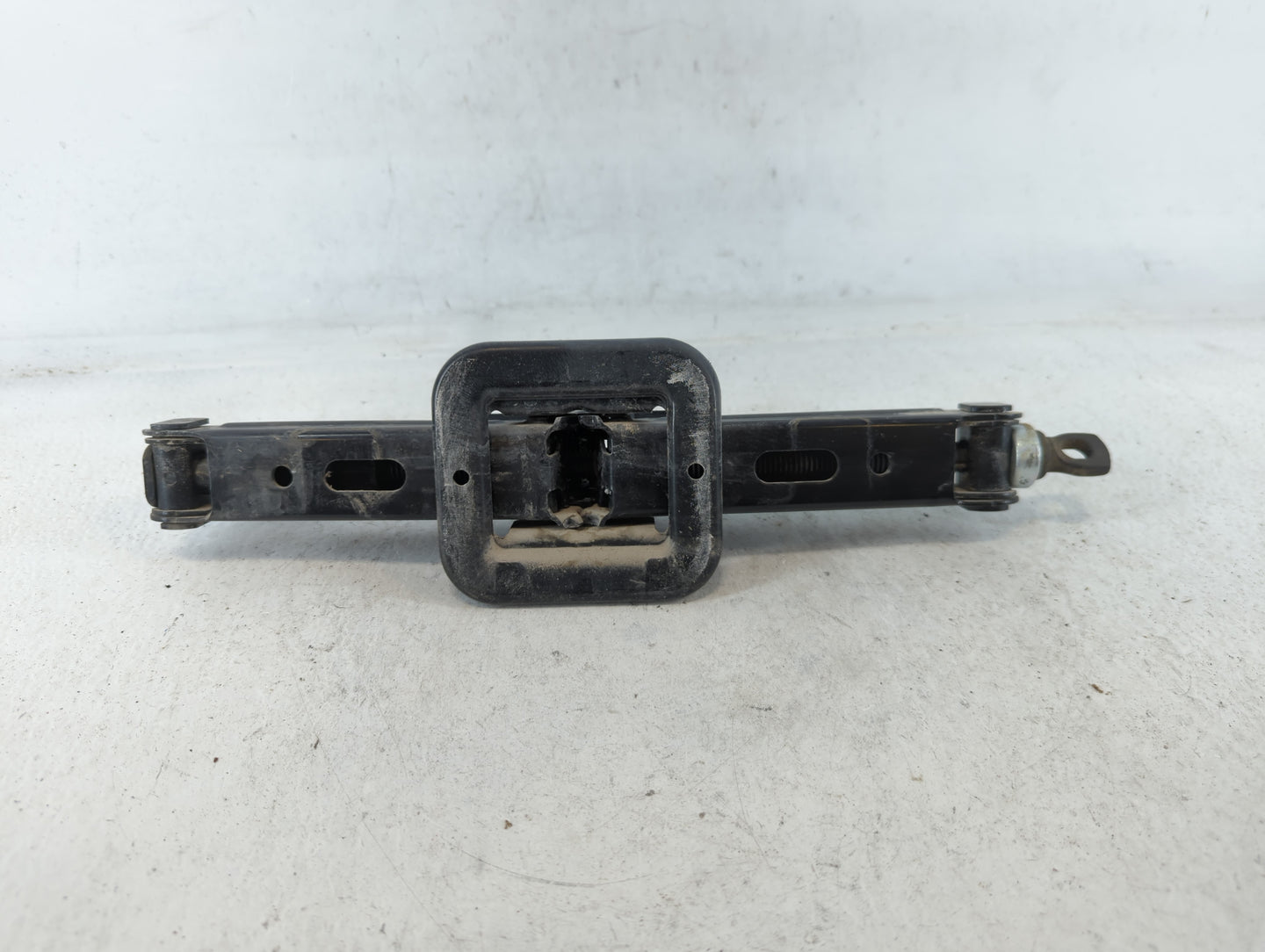 2017 Hyundai Elantra Spare Scissor Car Jack - Oemusedautoparts1.com