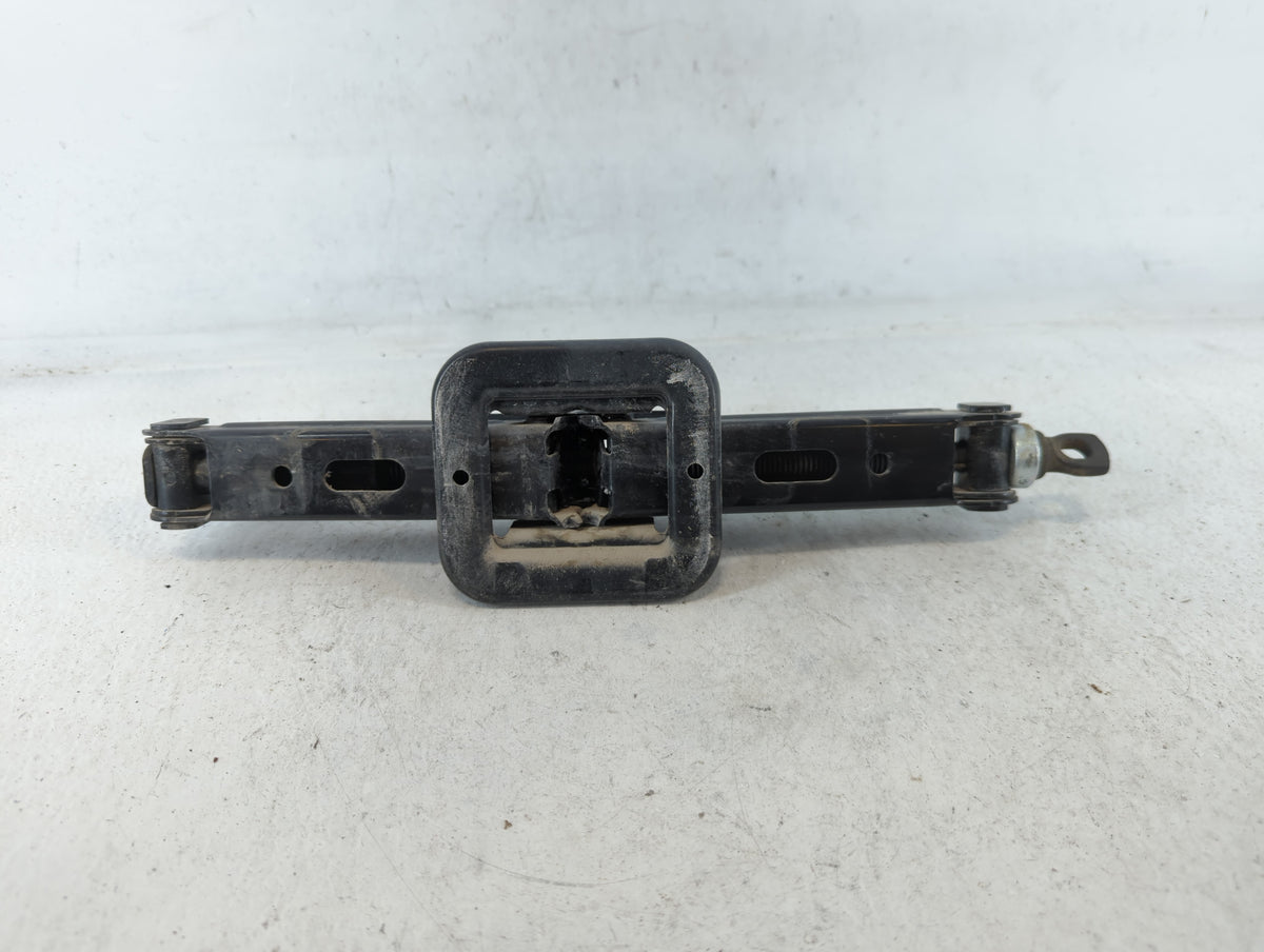 2017 Hyundai Elantra Spare Scissor Car Jack 690054 - Oemusedautoparts1.com