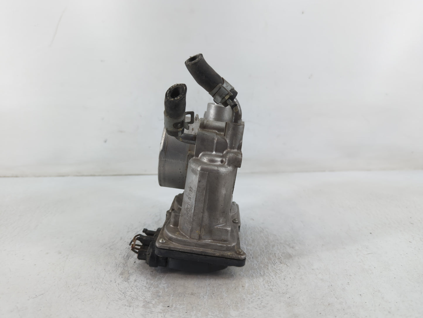 2011-2020 Hyundai Elantra Throttle Body P/N:35100-2E000 Fits Fits 2011 2012 2013 2014 2015 2016 2017 2018 2019 2020 2021 OEM
