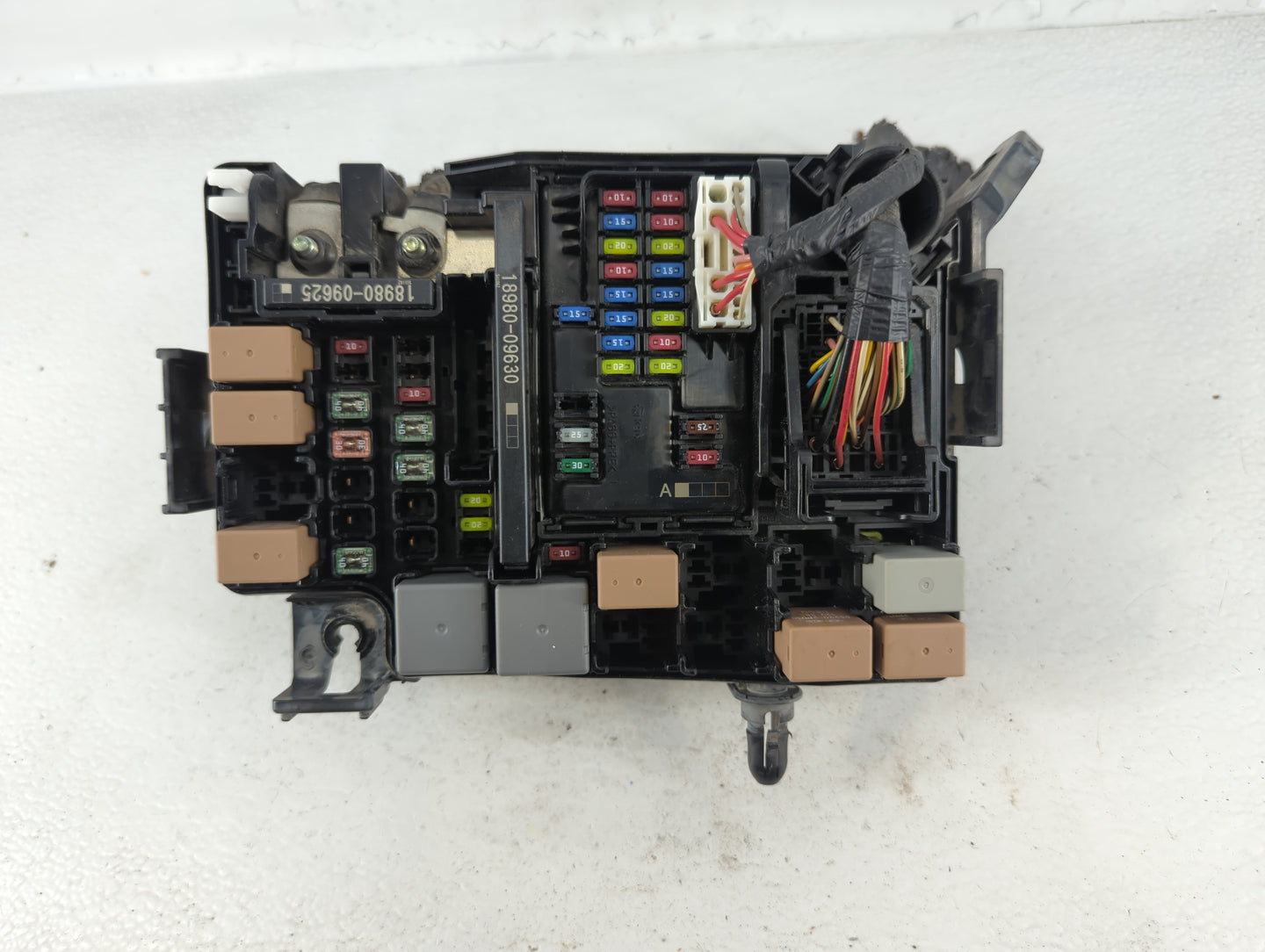 2017 Hyundai Elantra Fusebox Fuse Box Panel Relay Module P/N:91203 F2260 Fits OEM Used Auto Parts - Oemusedautoparts1.com