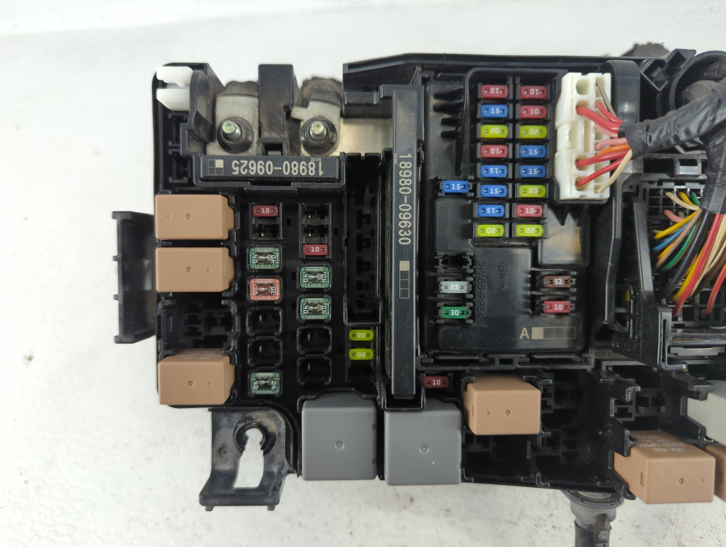 2017 Hyundai Elantra Fusebox Fuse Box Panel Relay Module P/N:91203 F2260 Fits OEM Used Auto Parts - Oemusedautoparts1.com